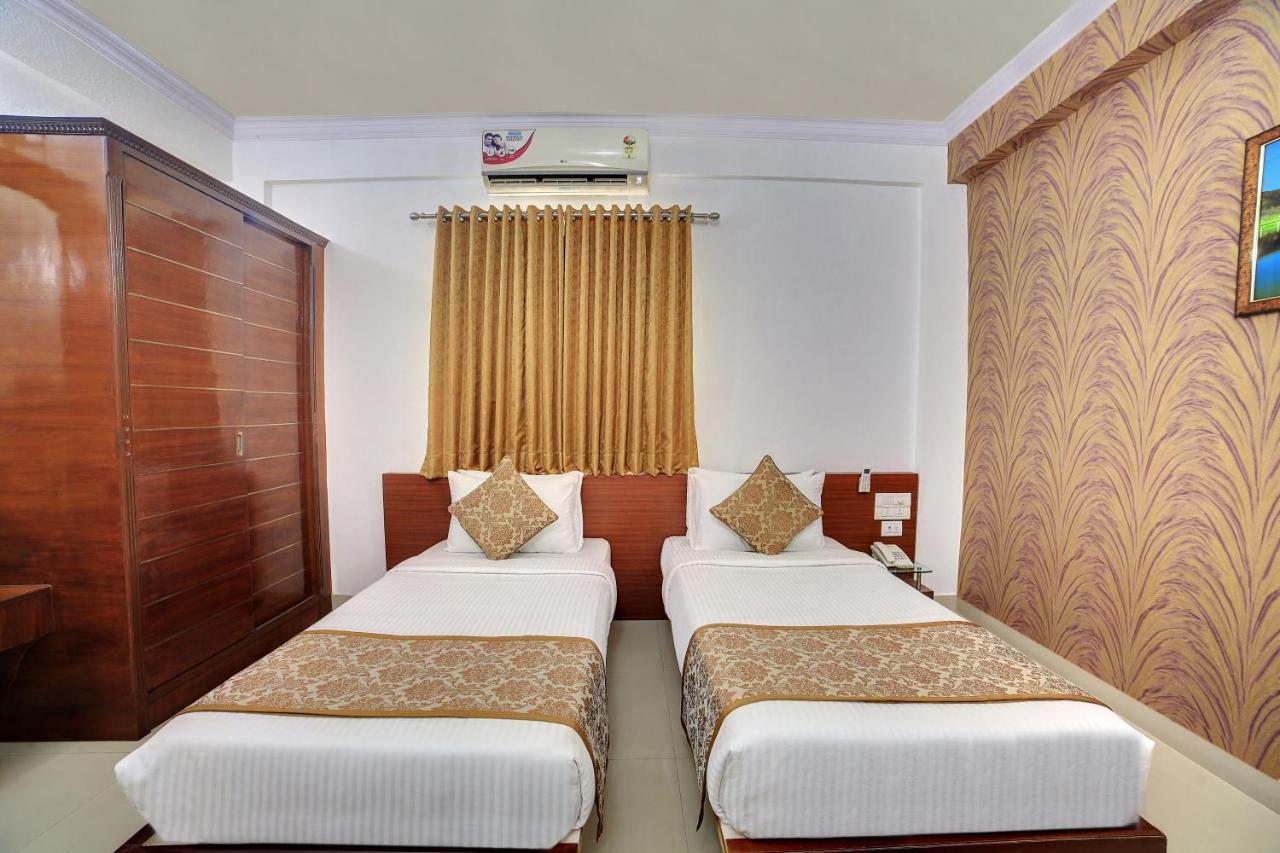 The Liverpool Blue Hotels Бангалор Екстериор снимка