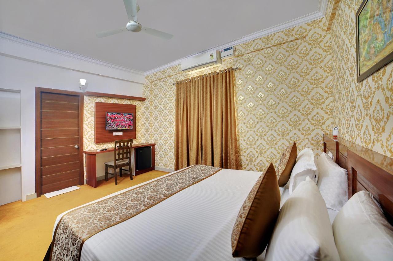 The Liverpool Blue Hotels Бангалор Екстериор снимка