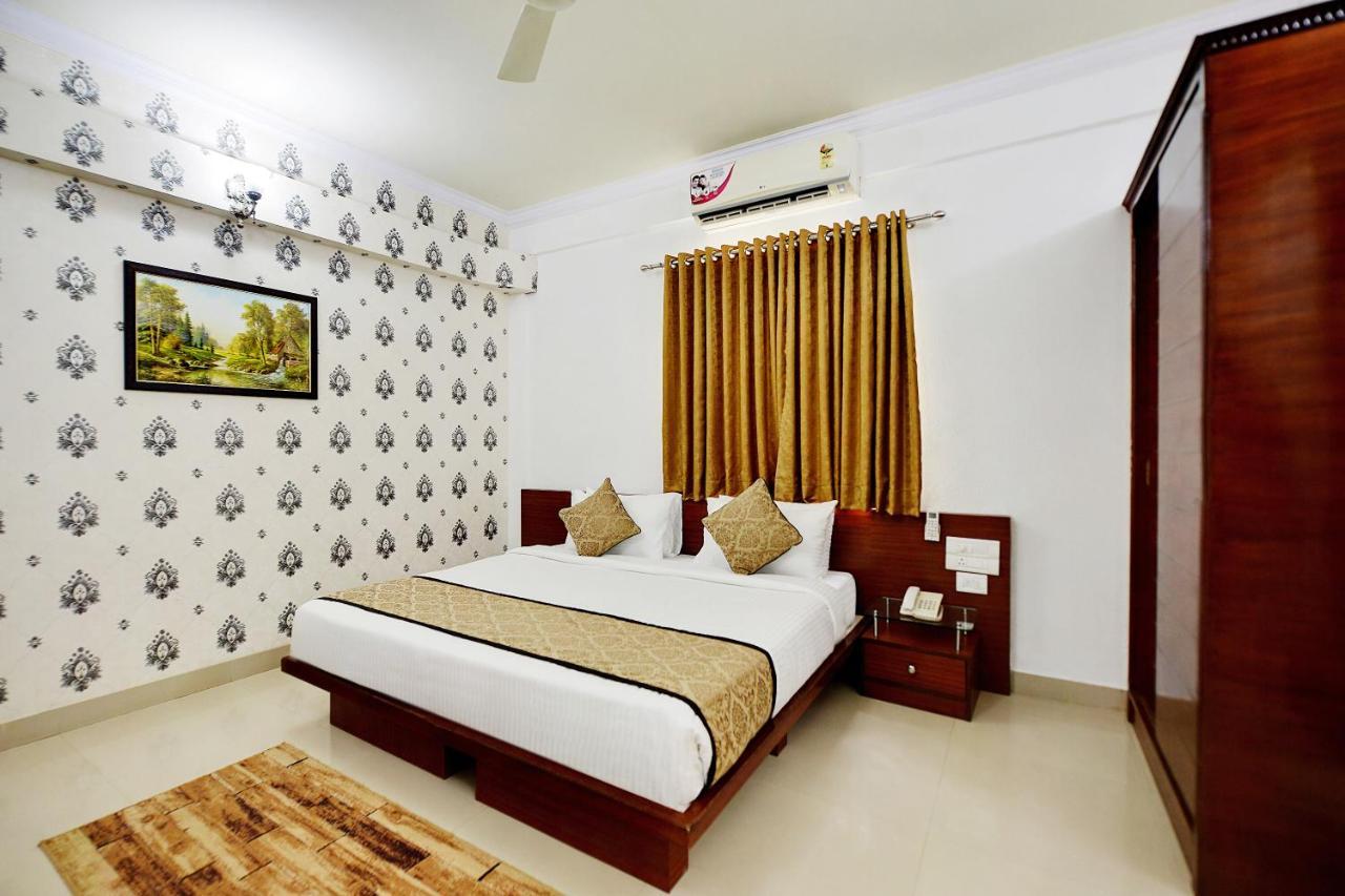 The Liverpool Blue Hotels Бангалор Екстериор снимка