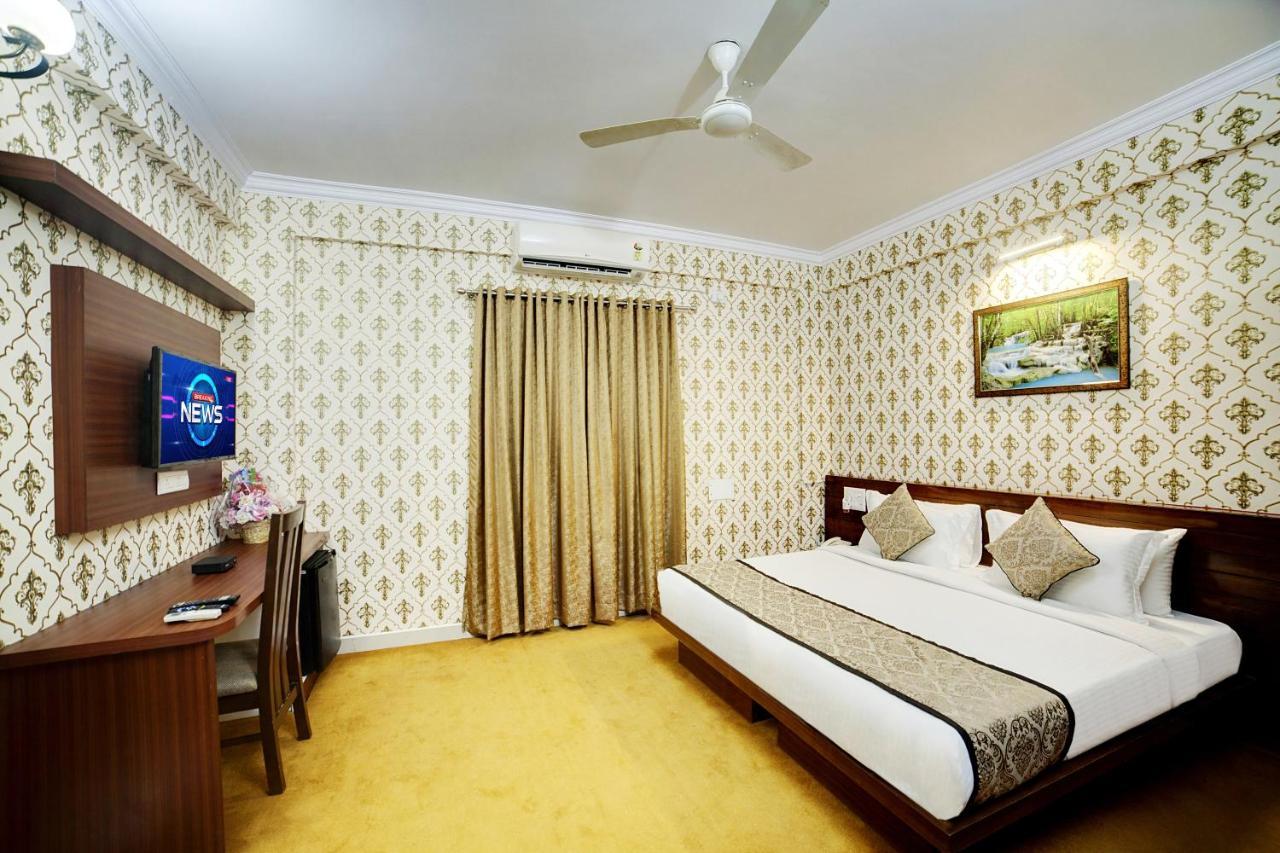 The Liverpool Blue Hotels Бангалор Екстериор снимка